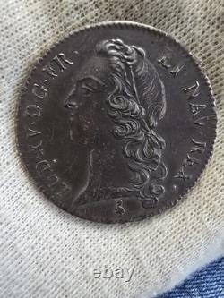 Shield with Headband 1759 of Very Rare Quality and Splendid Patina