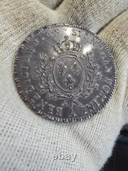 Shield with Headband 1759 of Very Rare Quality and Splendid Patina