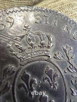 Shield with Headband 1759 of Very Rare Quality and Splendid Patina