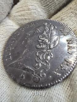 Shield with Headband 1759 of Very Rare Quality and Splendid Patina