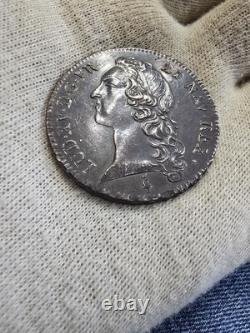 Shield with Headband 1759 of Very Rare Quality and Splendid Patina