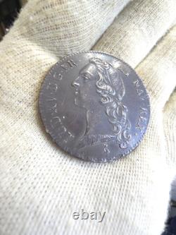 Shield with Headband 1759 of Very Rare Quality and Splendid Patina