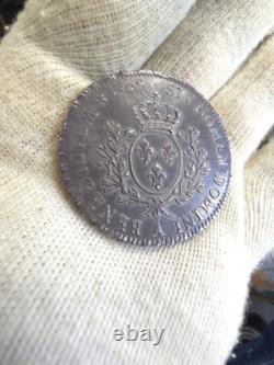 Shield with Headband 1759 of Very Rare Quality and Splendid Patina