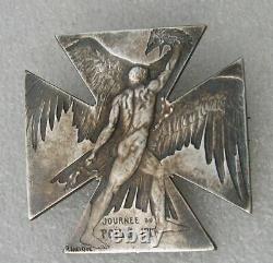 TRES RARE EN ARGENT INSIGNE JOURNEE 1914-1918 LALIQUE medaille brooch badge