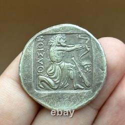 Très rare et unique pièce de monnaie grecque ancienne en argent avec le roi p