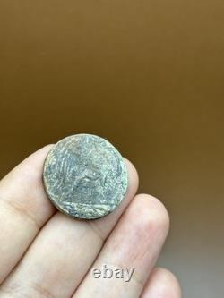 Très rare image ancienne pièce de monnaie grecque en bronze femme avec aile